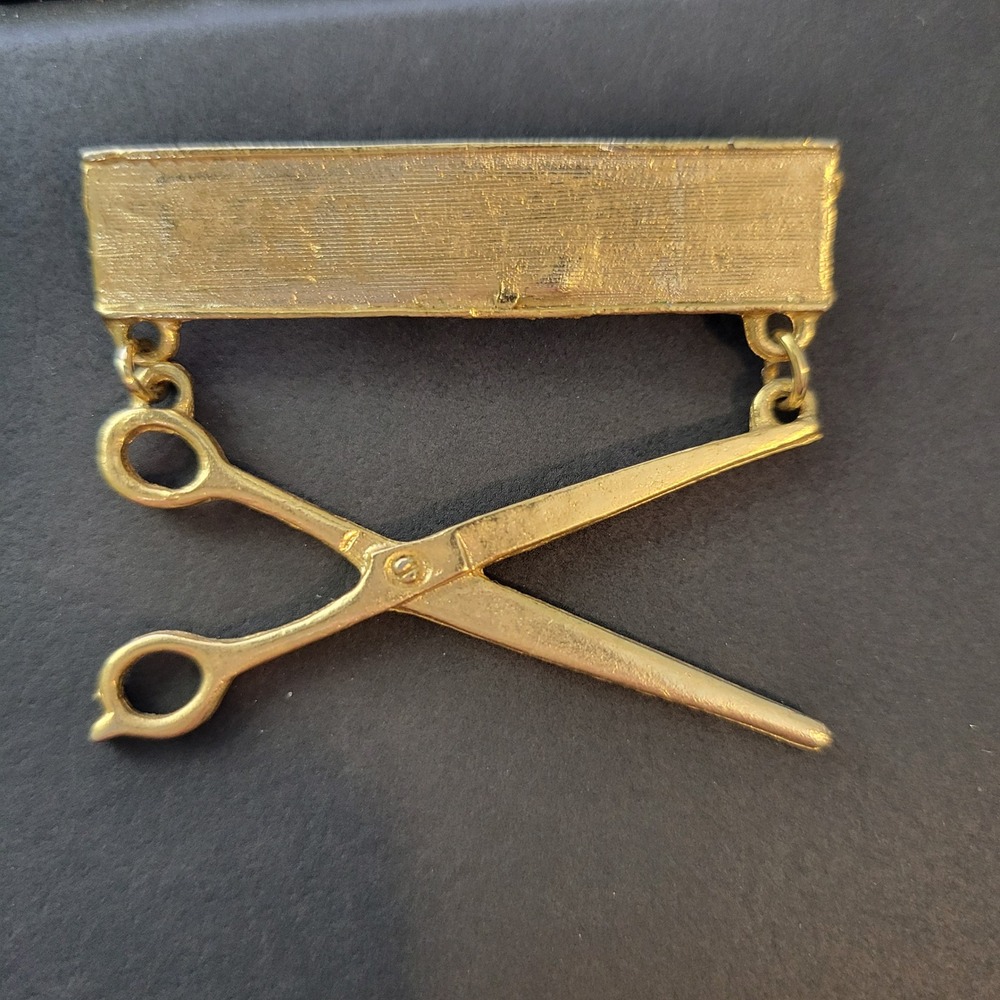 Vintage Gold Tone Scissor Brooch Pin Barber‎ Hair Stylist Sewing Name Plate